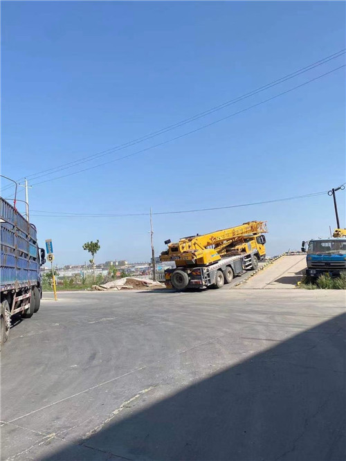 永川区25吨吊车的租赁价格大概是多少？